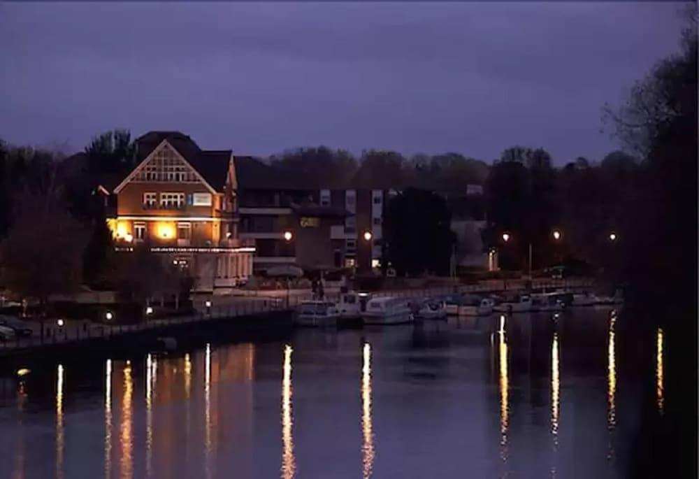 Uno Thames 3* Maidenhead