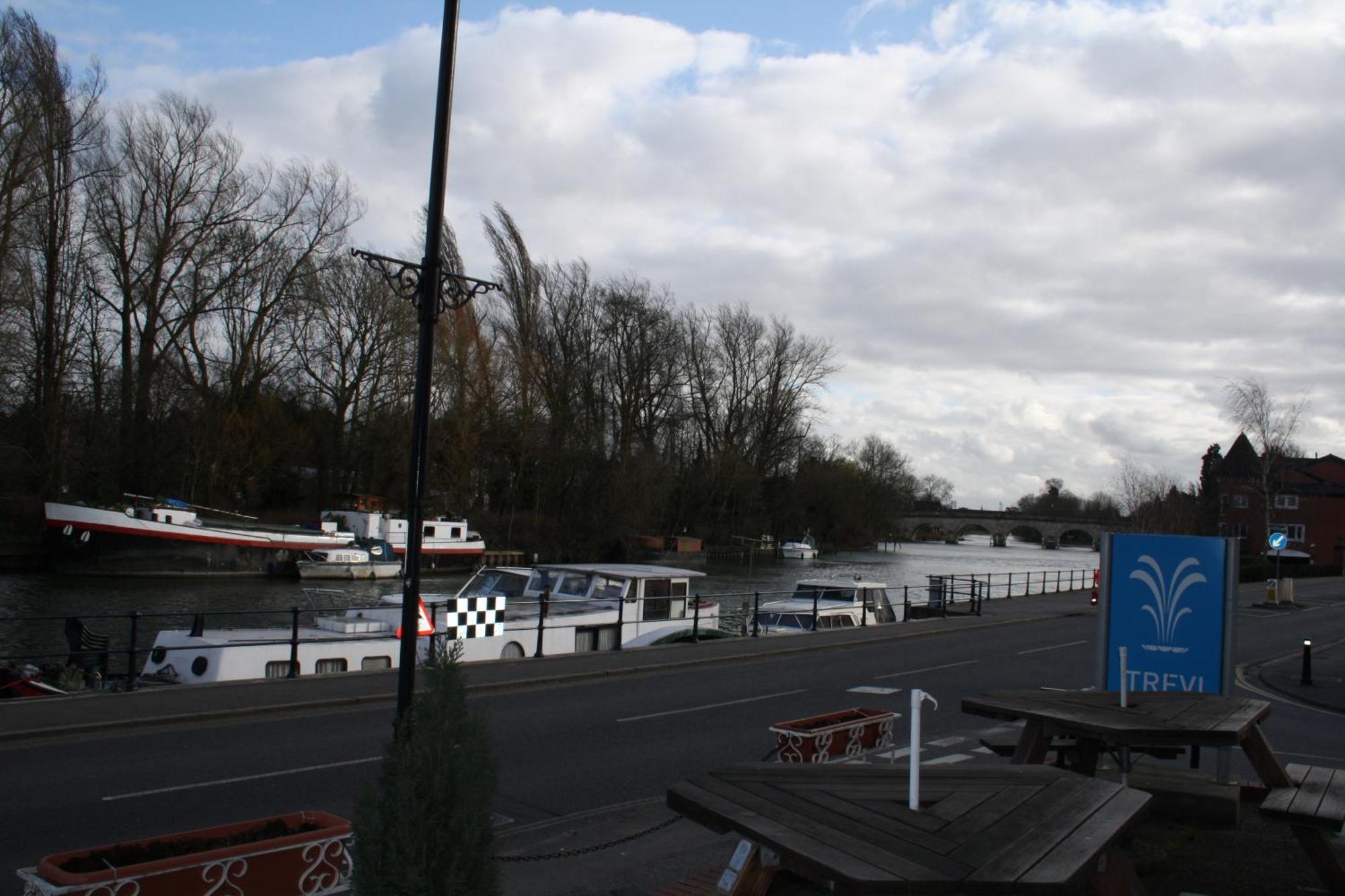 Uno Thames